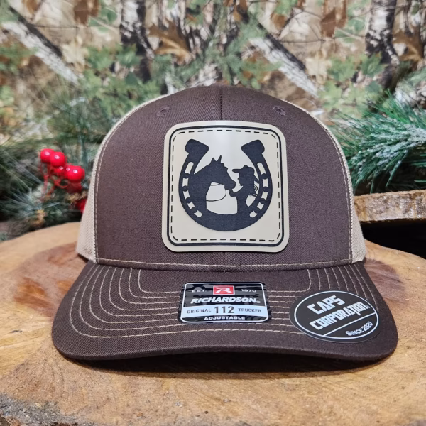 Gorra Richardson – Chocolate/crema- Vaquera-herradura
